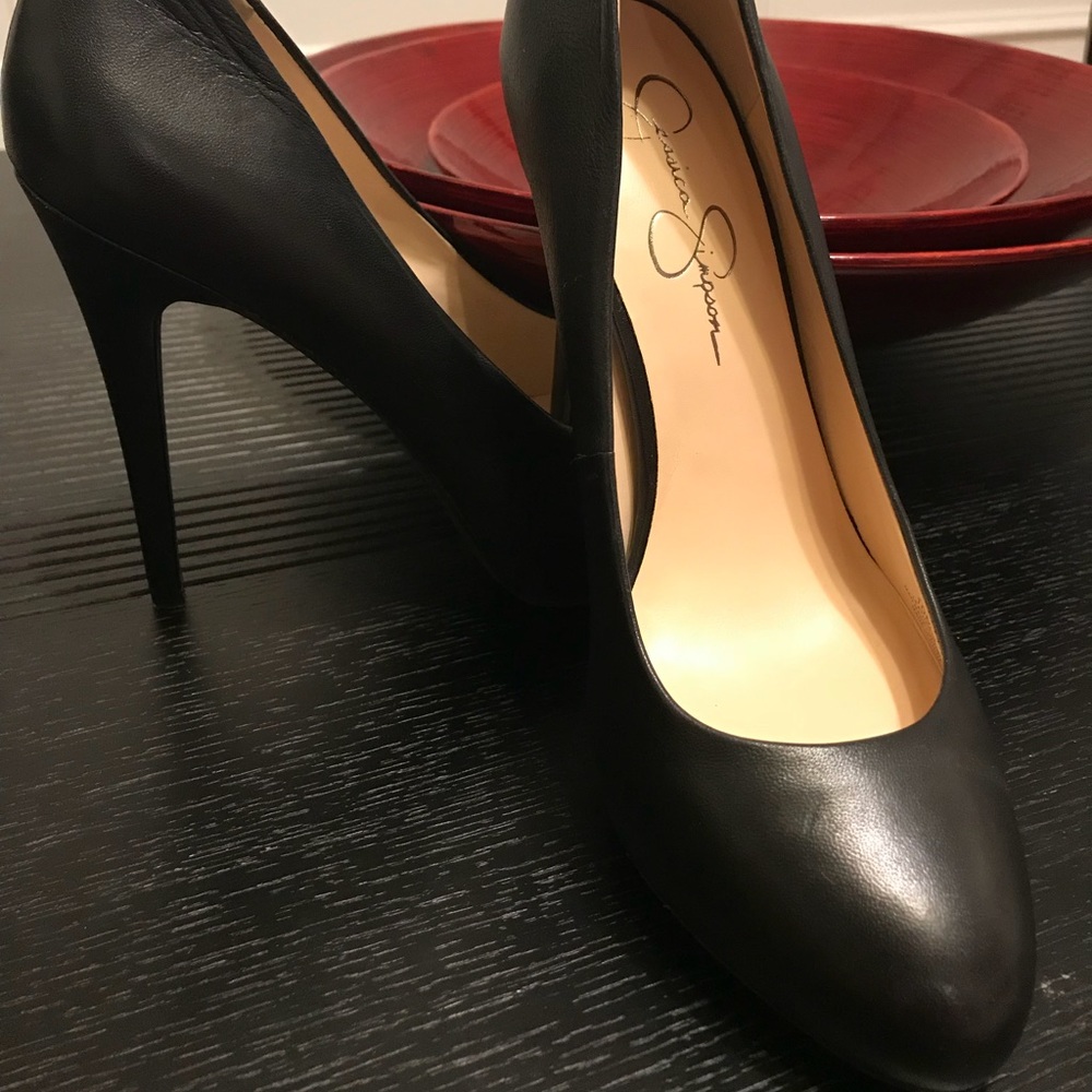 Black Pumps